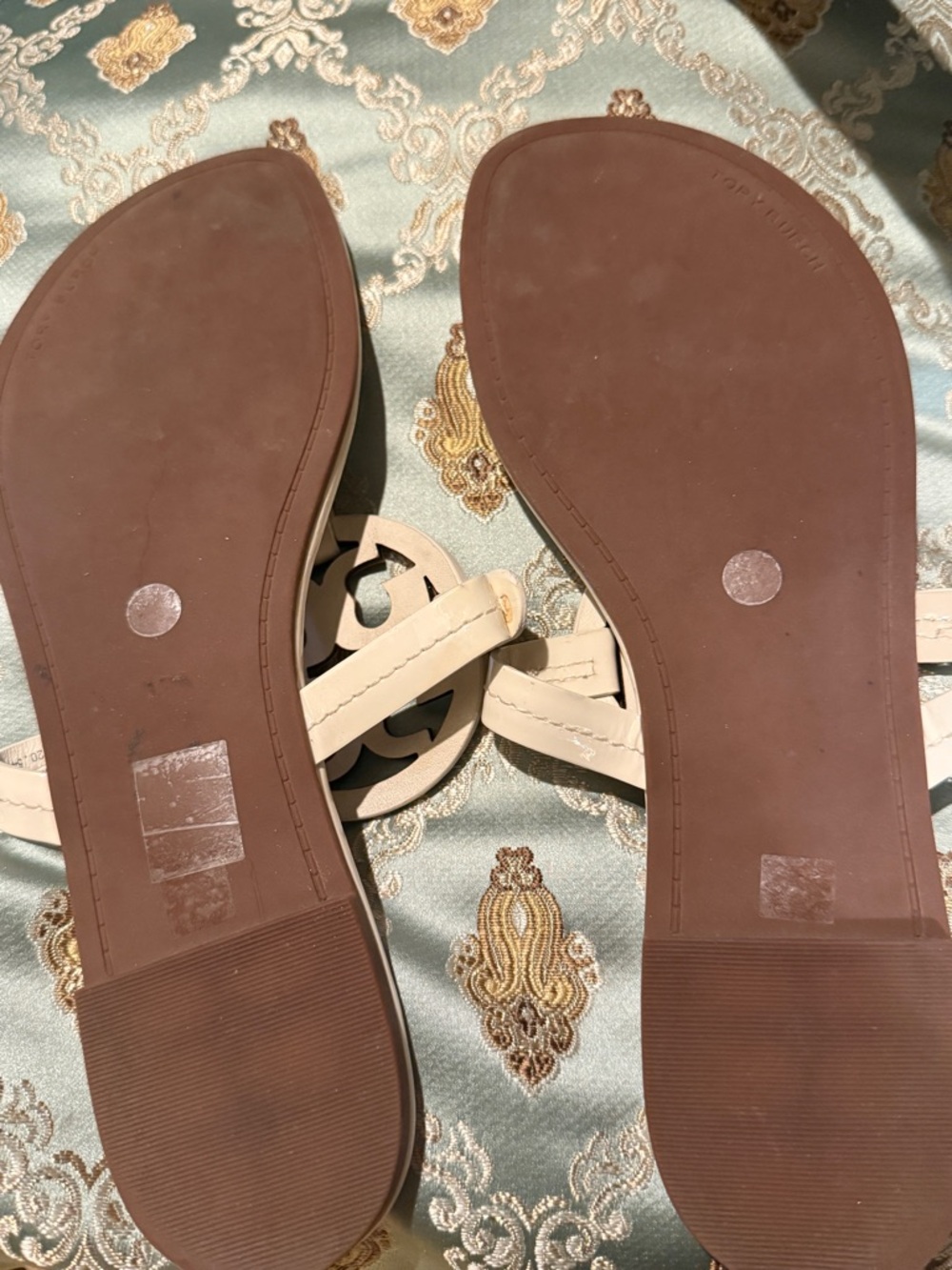 Authentic Tory Burch Off White Miller Patent Leather Sandals ( worn once) - Picture 2 of 2